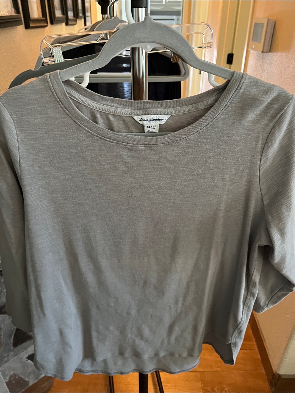 Tommy Bahama Heather Gray Long Sleeve Crewneck Top - Picture 1 of 3